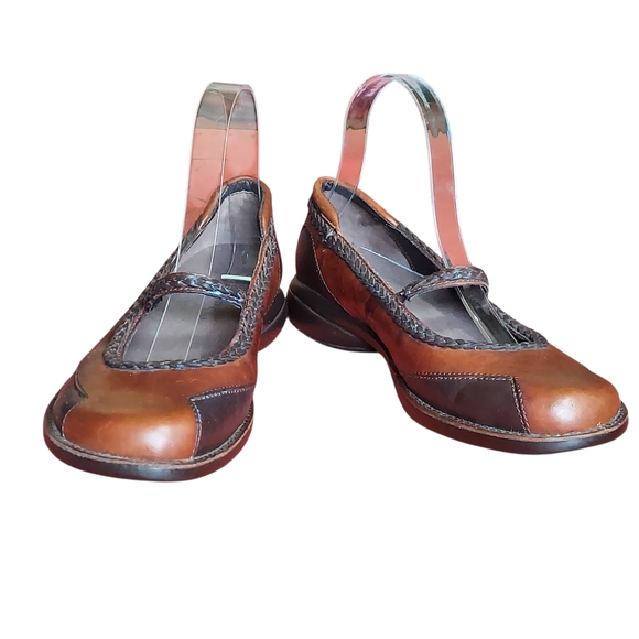 Merrell Brown Leather Flats with Classic Design - Picture 7 of 16
